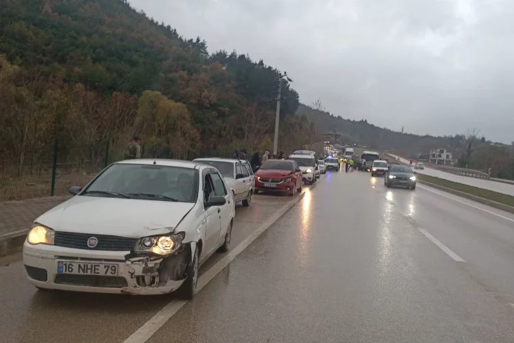Bursa’da maddi hasarlı zincirleme trafik kazası