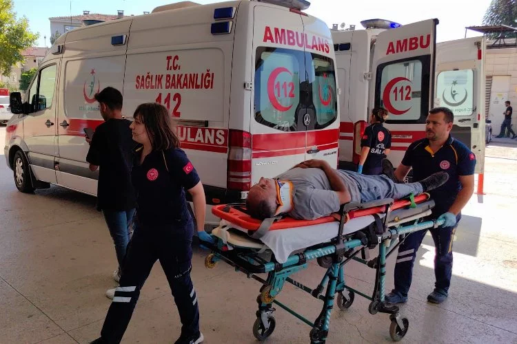 Bursa’da motosiklet yayaya çarptı! 2 kişi yaralandı