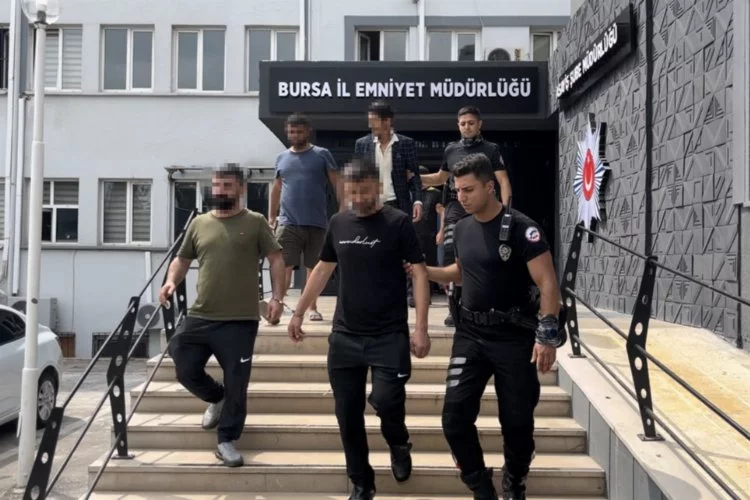 Bursa’da polis ekiplerinden şafak baskını! 21 gözaltı