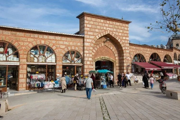 Bursa'da Tarihi Bakırcılar’da vitrin yenileniyor