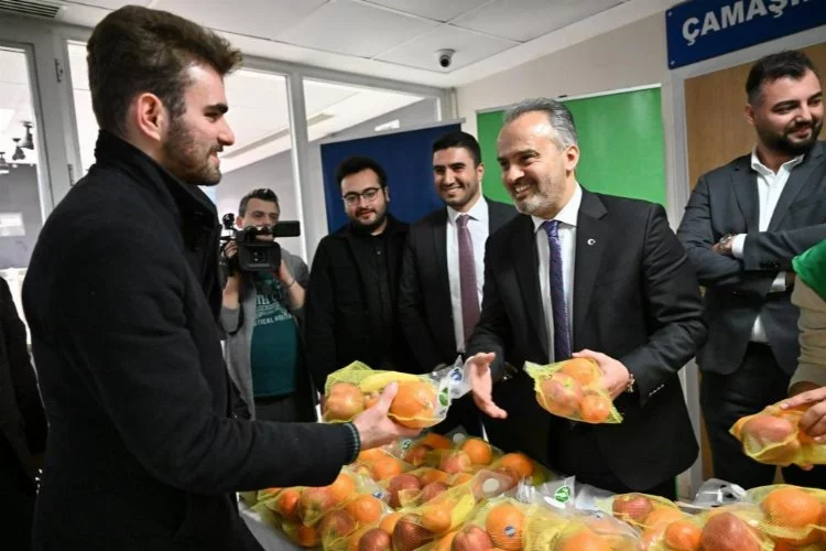Bursa'da üniversiteliler vitaminle ‘final’ yaptı