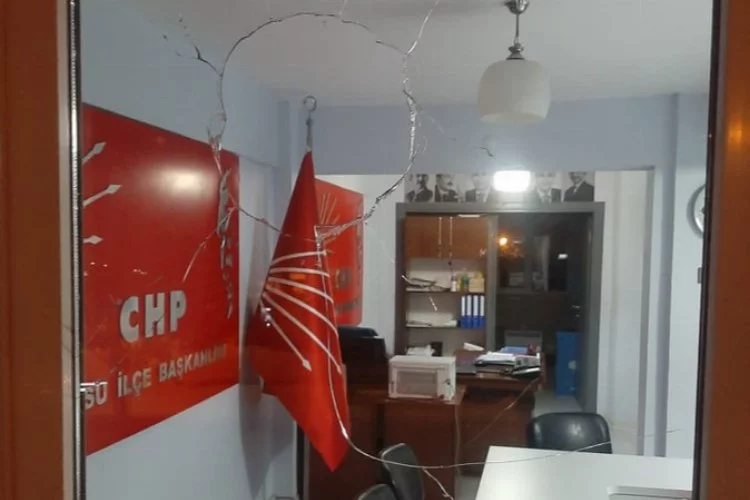 Bursa Gürsu'da CHP binasına taşlı saldırı!