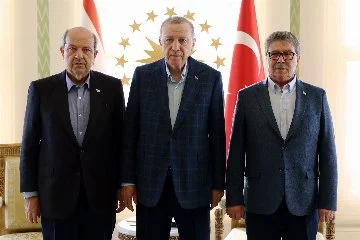 Cumhurbaşkanı Erdoğan, KKTC Cumhurbaşkanı Tatar ve KKTC Başbakanı Üstel’i kabul ediyor