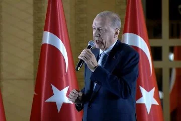 Erdoğan Balkon Konuşması için Külliye' de