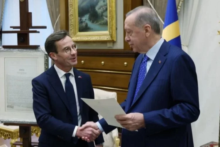 Erdoğan ve İsveç Başbakanı hediyeleşti