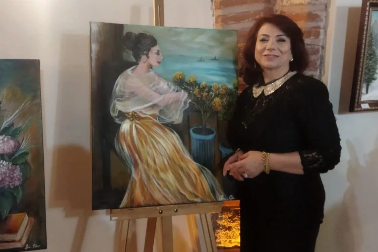 Ev hanımlığını ressamlığa taşıyan Sema Çakır, renkleri tablolarında dans ettirdi