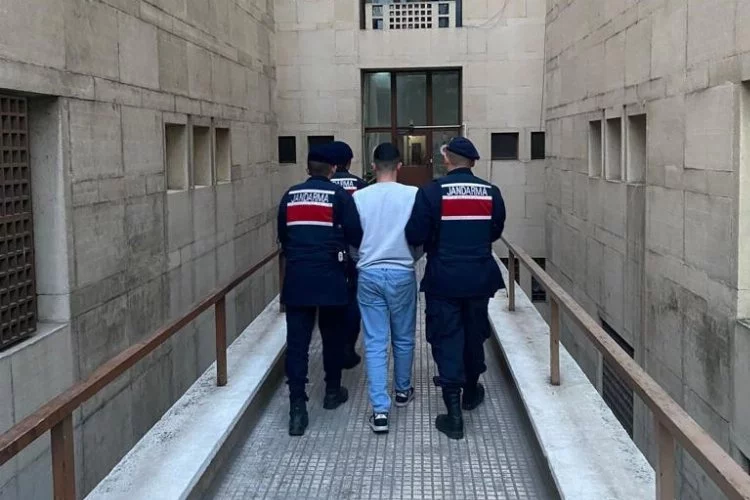 Jandarma 13 yıl kesinleşmiş hapis cezası olan şahsı kıskıvrak yakaladı