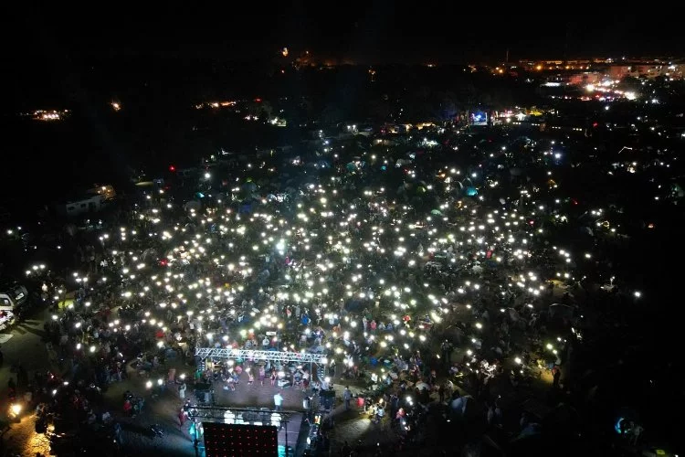 Karacabey'de meteor yağmuru için binlerce kişi toplandı