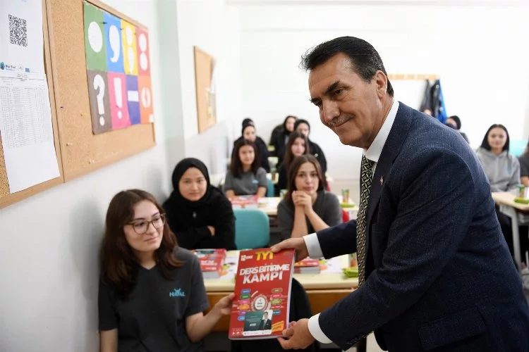 Osmangazi'den lise öğrencilerine yardımcı kitap desteği