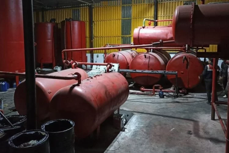 Madeni yağlardan kaçak mazot üreten tesise baskın: 31 bin litre mazot ele geçirildi