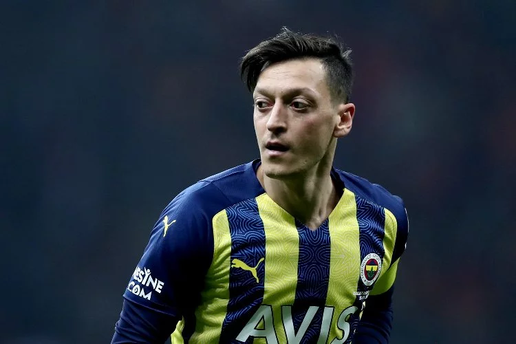  Mesut Özil, Başakşehir'le anlaştı