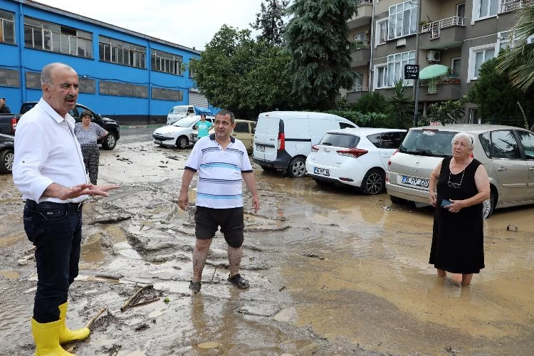 Mudanya Belediyesi ekiplerinden sel sonrası anında müdahale   