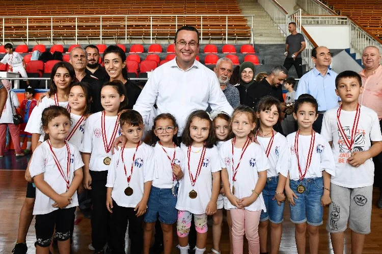 Mustafakemalpaşa'lı genç sporcular madalyalarını aldı