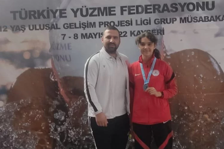 Nevşehirli yüzücüler Kayseri'de madalyalarla döndü 