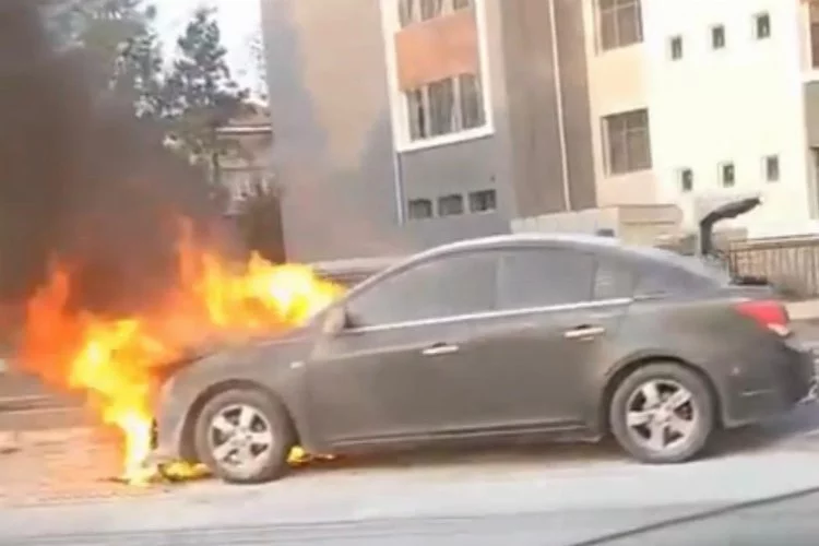 Seyir halindeki otomobilde yangın çıktı!