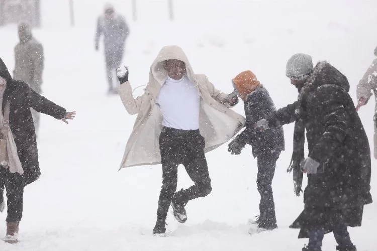 Uludağ'da kar sevinci yaşanıyor