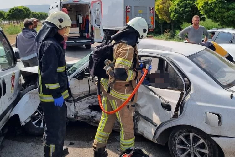 Yenişehir'de trafik kazası!  2 ölü 1 yaralı