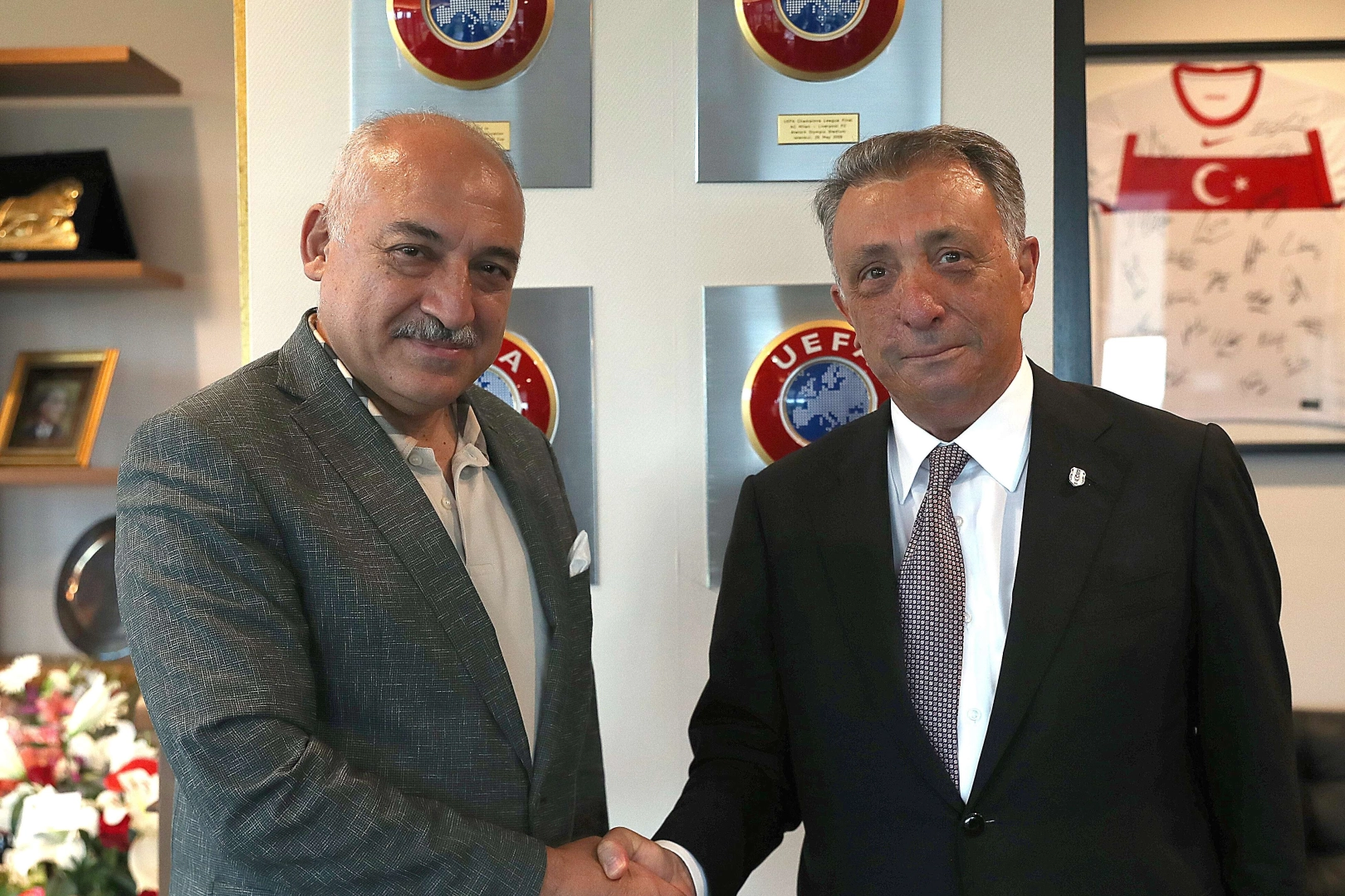 Ahmet Nur Çebi’den, TFF Başkanı Mehmet Büyükekşi’ye ziyaret
