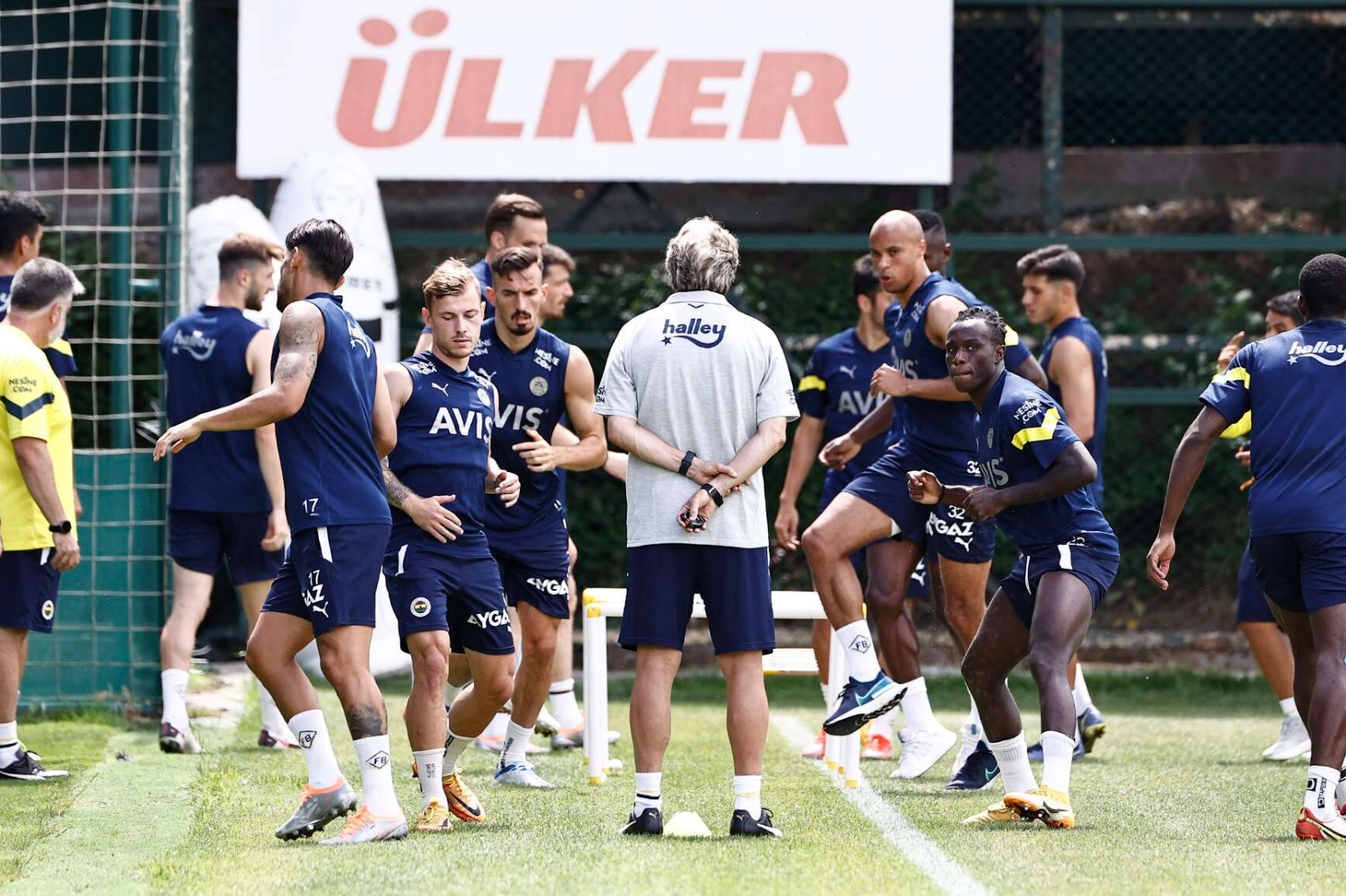 Fenerbahçe'de yeni sezon hazırlıkları devam etti