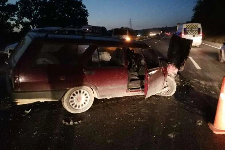 Bursa'da otomobil ile hafif ticari araç çarpıştı: 4 yaralı