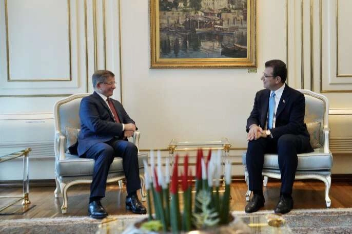 Davutoğlu'ndan 'moral' ziyareti