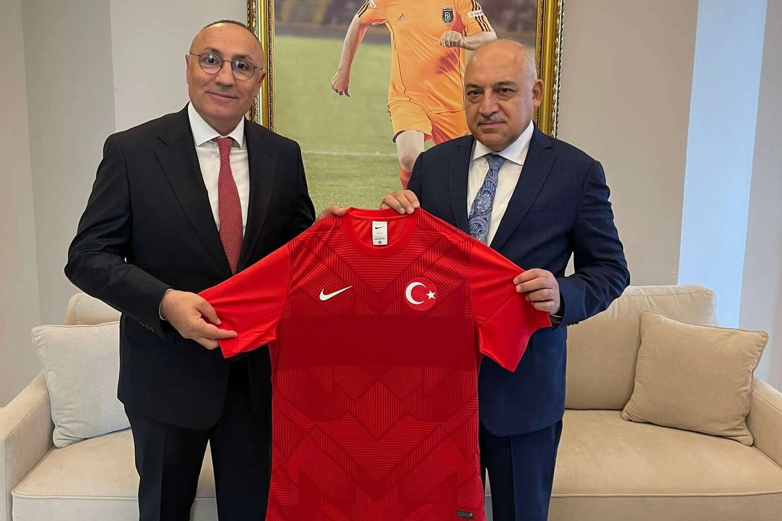 TFF Başkanı Büyükekşi, D8 İslam Ülkeleri heyetini ağırladı