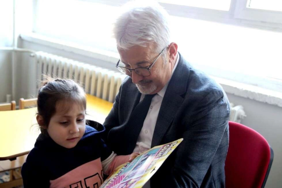Başkan Erdem’den çocukların yüzünü güldürdü