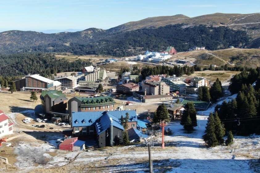 Uludağ'da kar olmayınca turizm tesisleri de boş kaldı