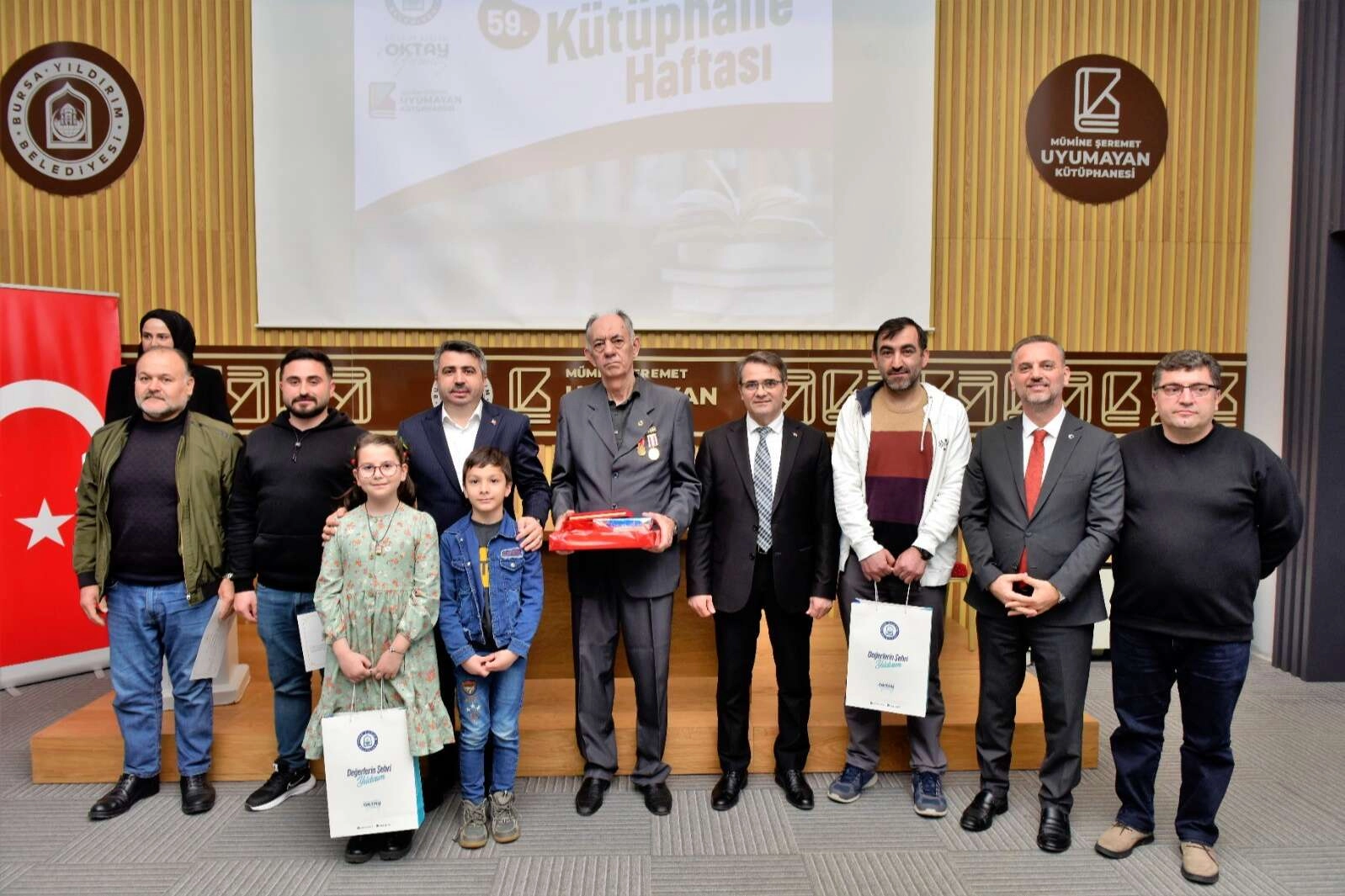Yıldırım’ın kitap kurtları ödüllendirildi