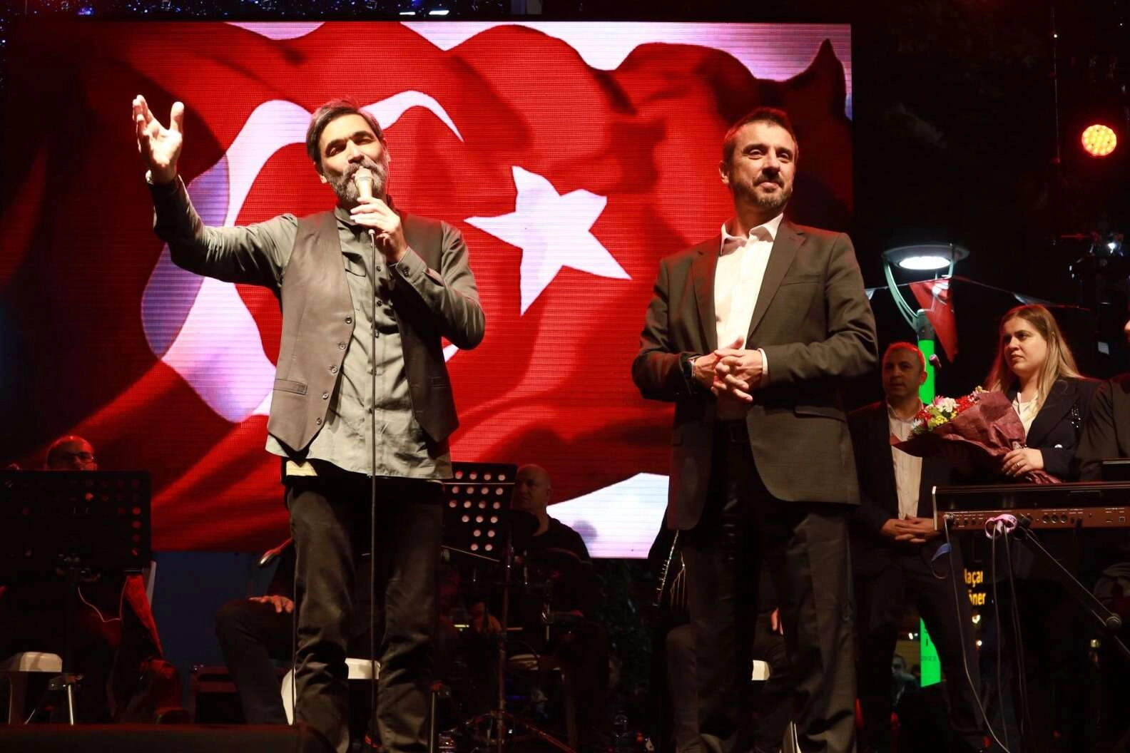 Uğur Işılak’tan Büyük Kestel konseri