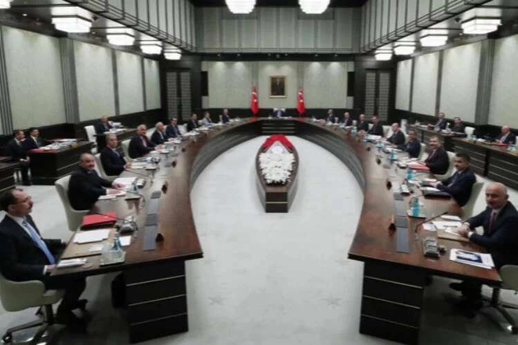 Gözler yeni kabinede