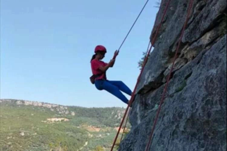 İnegöllü küçük dağcılardan kaya tırmanış performansı
