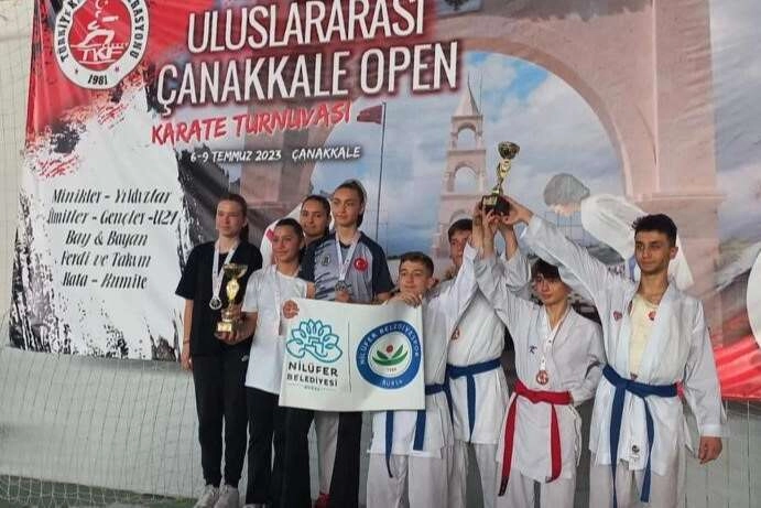 Nilüferli sporculara Karate Turnuvası’nda madalya yağmuru