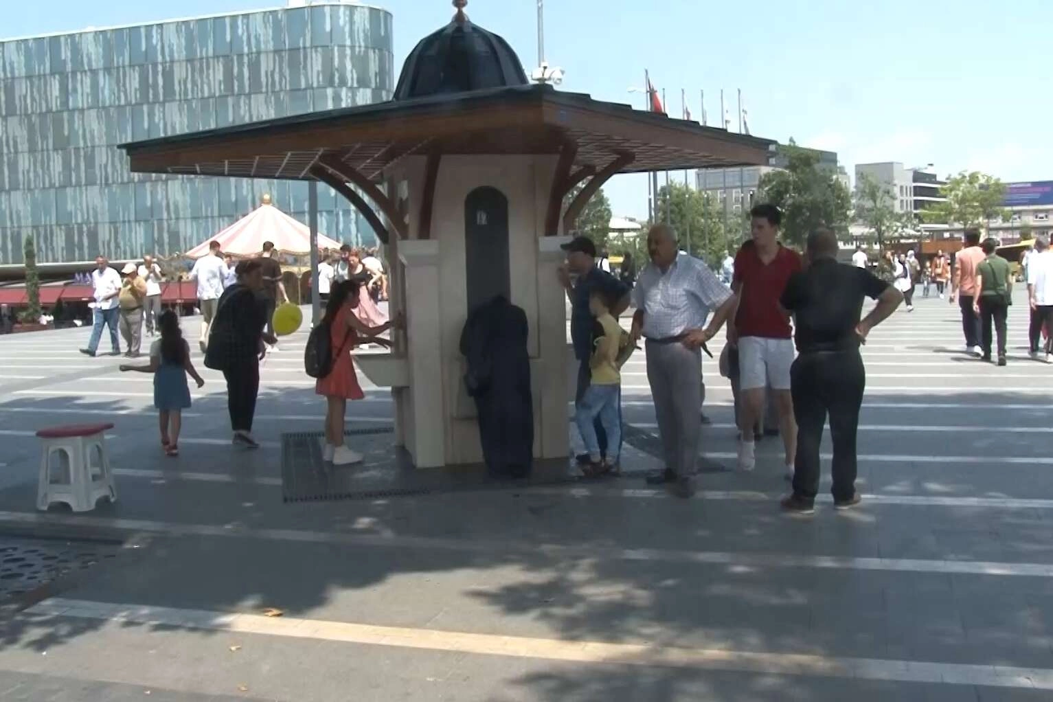 Sıcak havalarda su parklarına ve şadırvanlara ilgi büyük