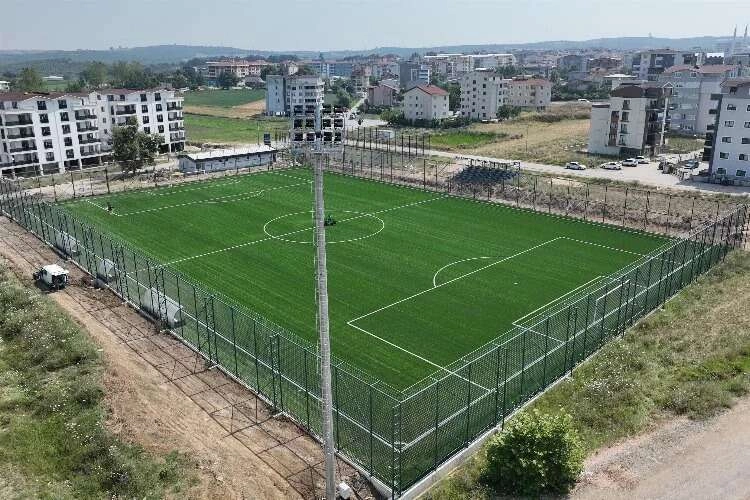 Bursa'da Akçalar'a futbol sahası kazandırılıyor