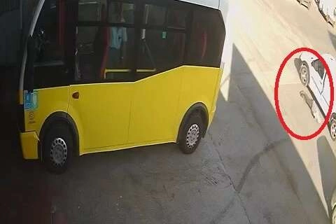 Dalgın sürücü yolun karşısına geçen yayaya çarptı