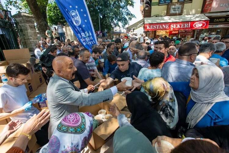 Bursa'da aşure kazanları kaynadı