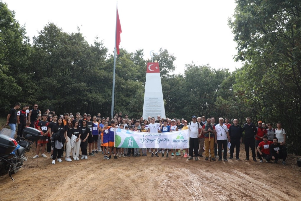 Genci yaşlısı, İnegöl için şehit olanları yürüyerek andı