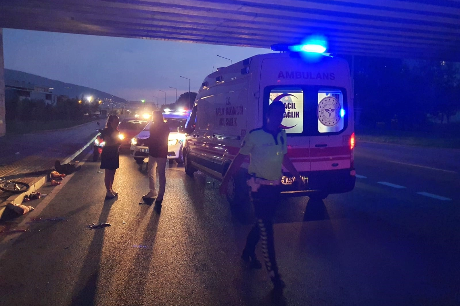 Otomobilin çarptığı bisiklet sürücüsü yoğun bakımda