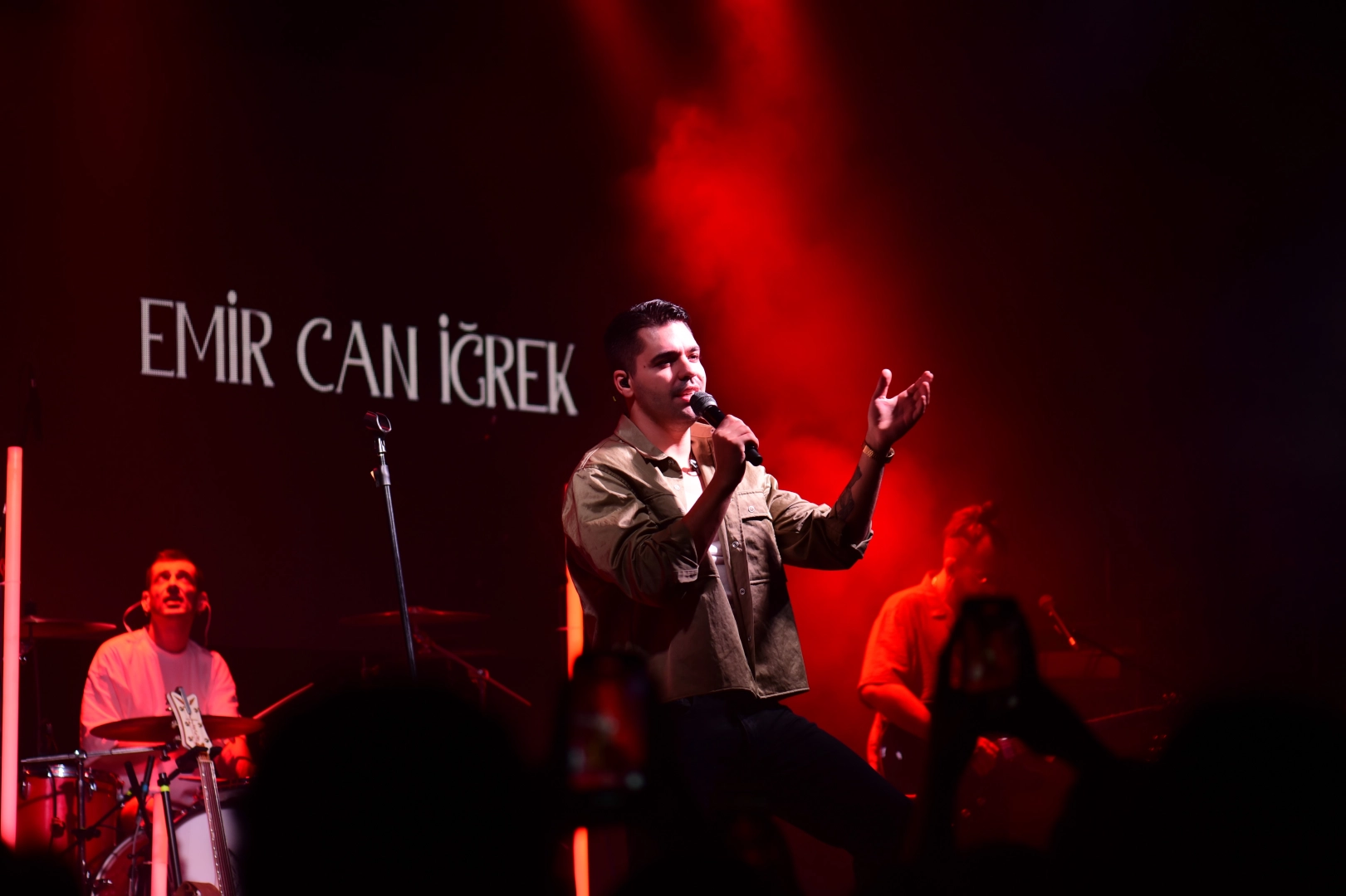 Emir Can İğrek Bursa'da sahne aldı