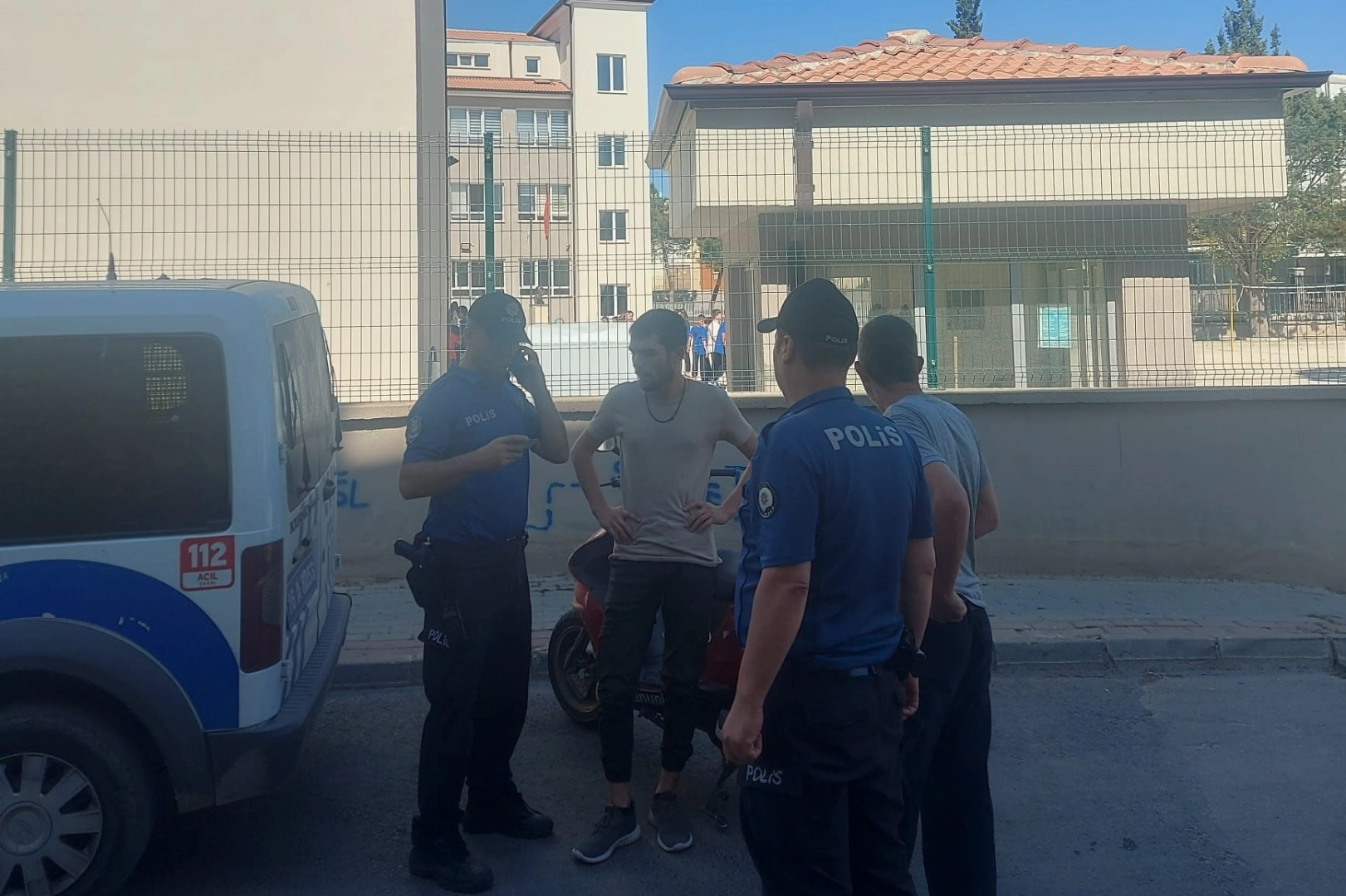 Bursa polisi okulların çevresinde kuş uçurtmuyor