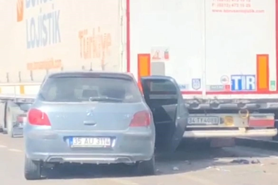 Otomobil tıra çarptı! Sürücü ağır yaralandı