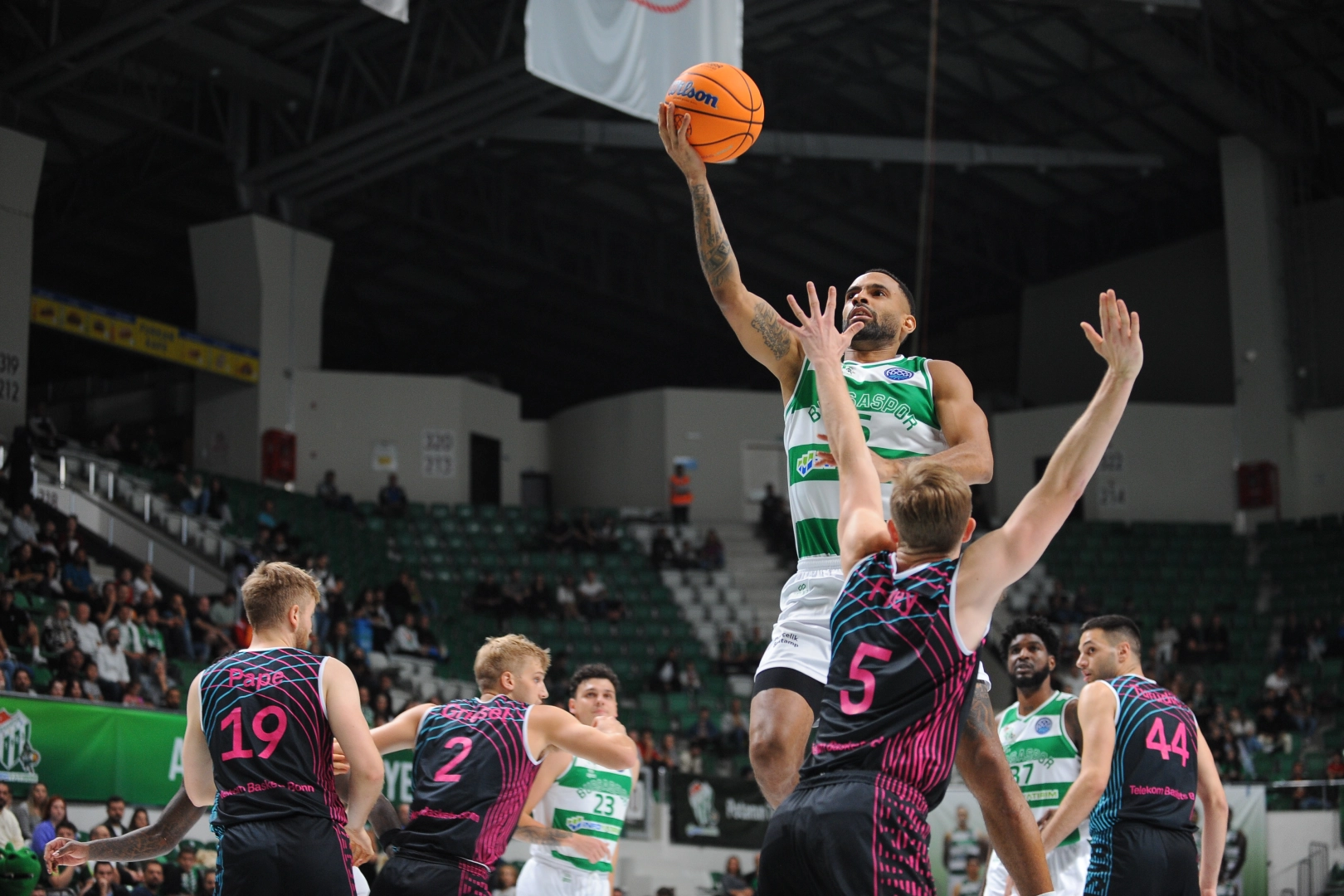 Bursaspor Şampiyonlar Ligi’nde gülemedi! 73-91
