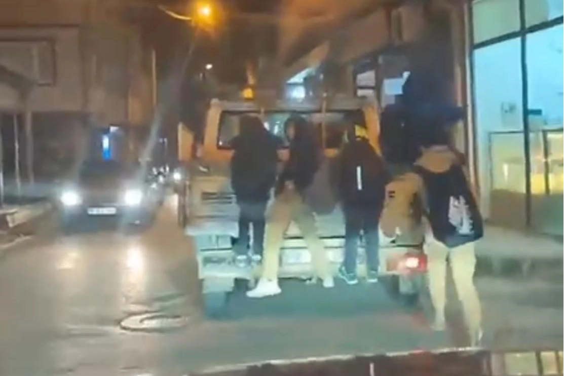 Bursa’da çocukların tehlikeli yolculuğu yürekleri ağıza getirdi