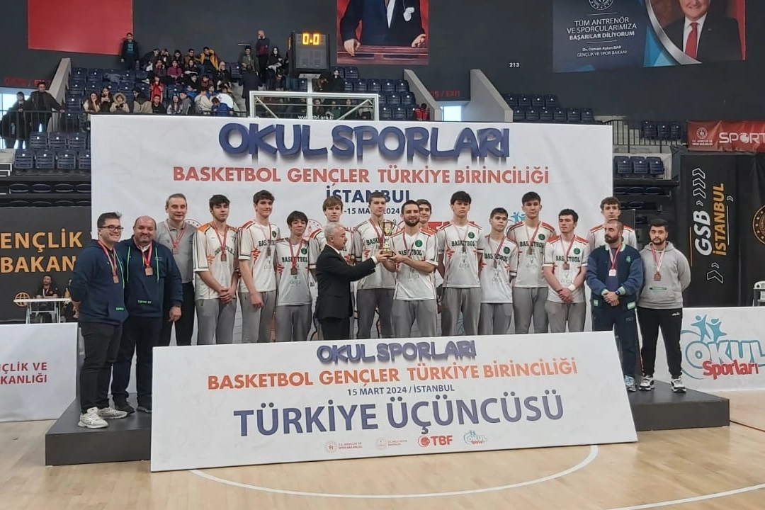 ÖZLÜCE DOĞA KOLEJİ TÜRKİYE ÜÇÜNCÜSÜ