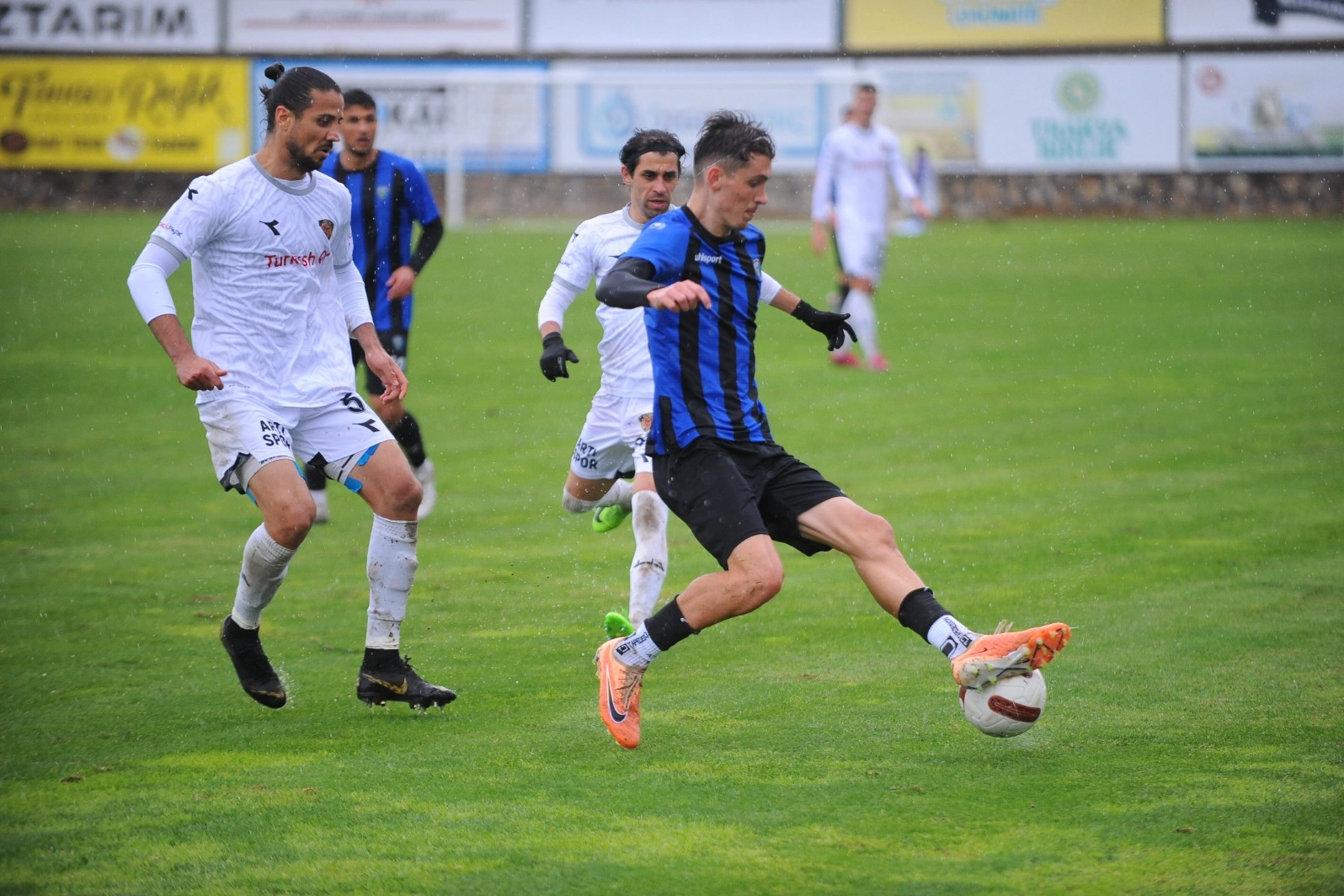 KARACABEY SON ANDA 3 PUANI KAÇIRDI: 1-1