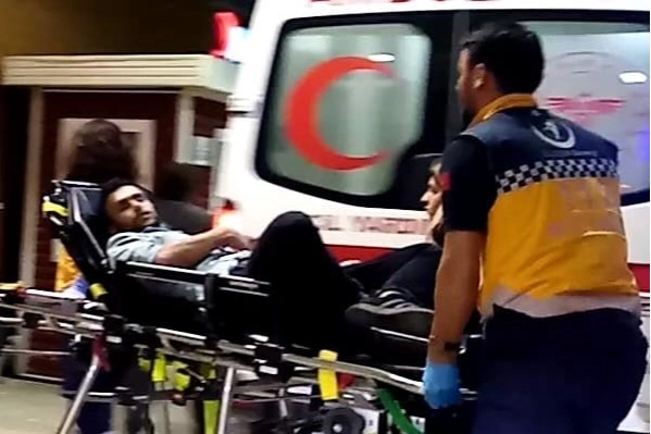 Şehir turu attığı arkadaşını bıçakla ağır yaraladı