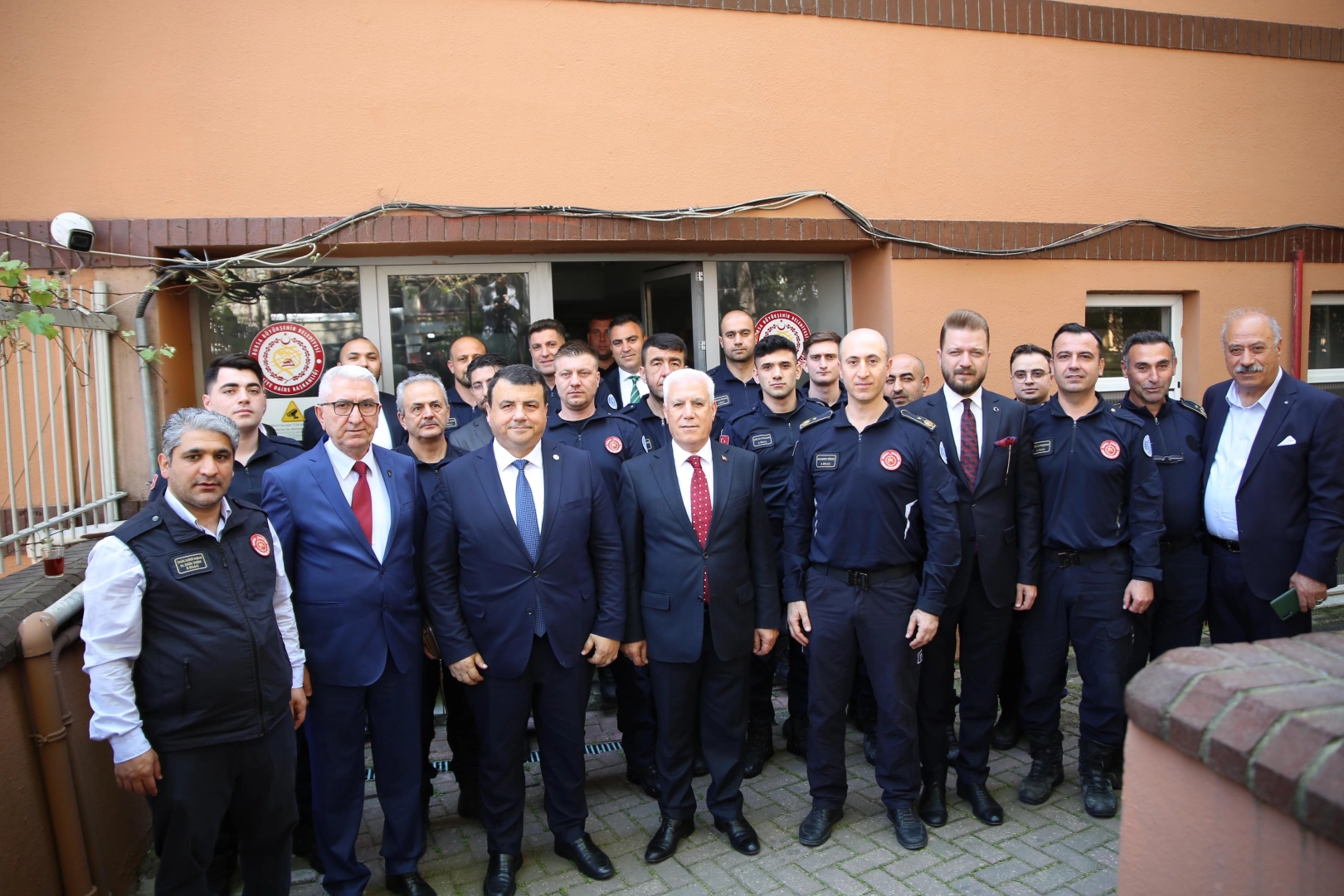 Başkan Bozbey'den Büyükşehir çalışanlarına bayram ziyareti