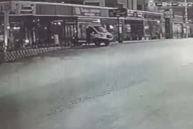 Park halindeki kamyoneti kundakladı!