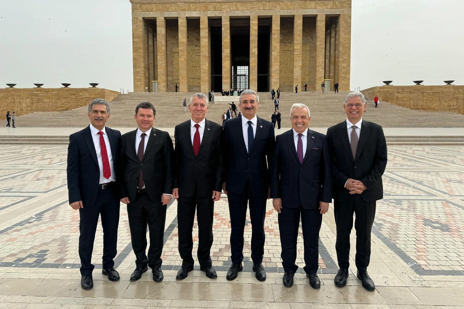Bursa'da CHP'den seçilen başkanlar Yerel Yönetimler Çalıştayı'na katıldı